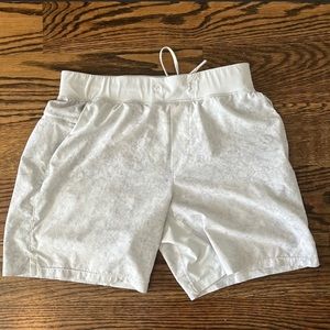 Lululemon pace breaker shorts Large 7”